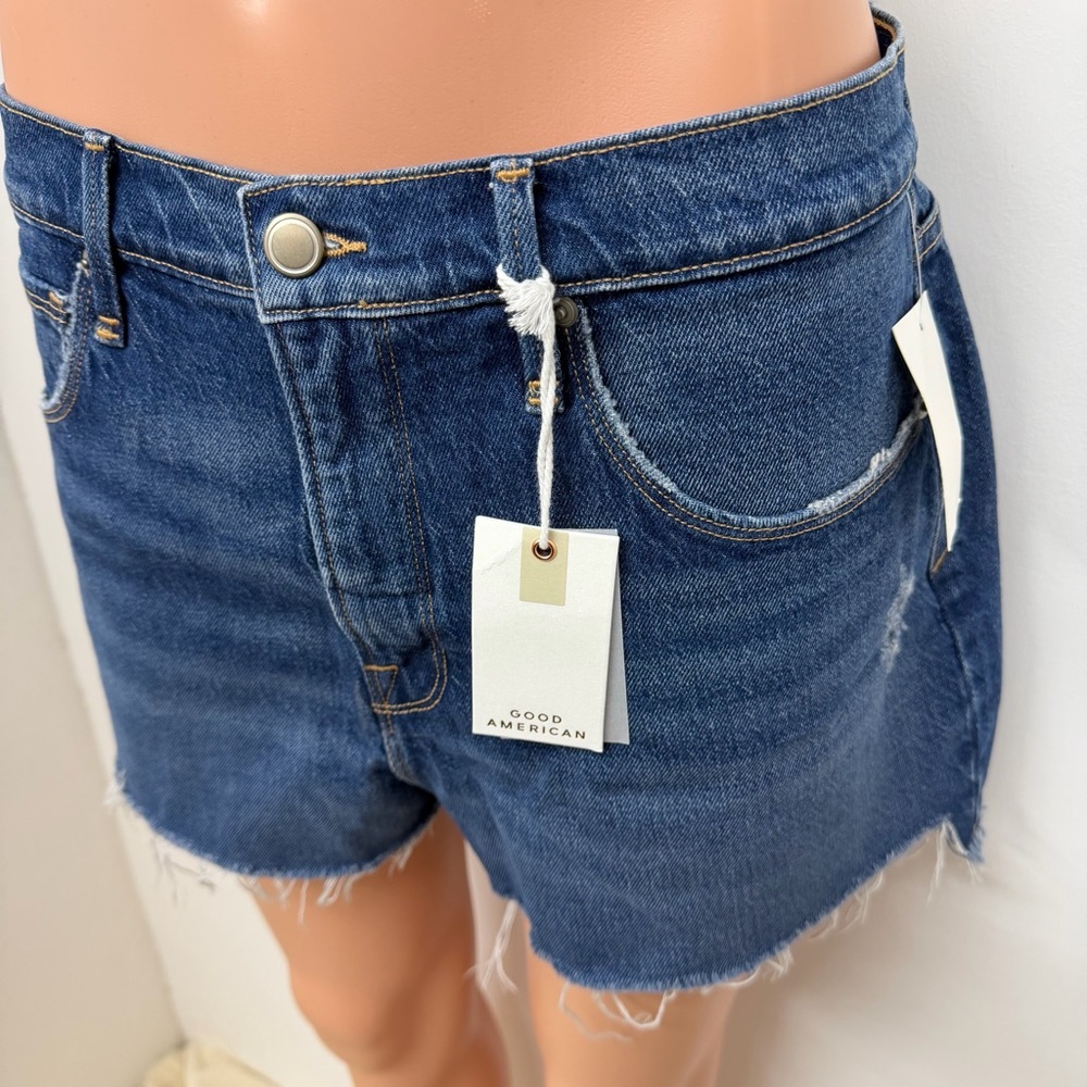 Good American Good 90s Distressed Cut Off Style Shorts Womans 14/32 NWT - Picture 3 of 16